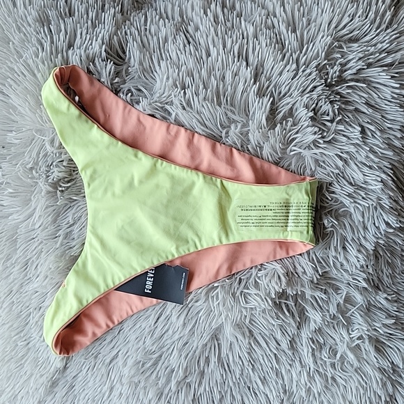 Brazilian Hi Cut Bikini Bottom NWT Small - Reversible - Picture 3 of 4